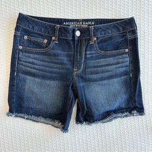 American Eagle medium wash midi jean shorts size 6